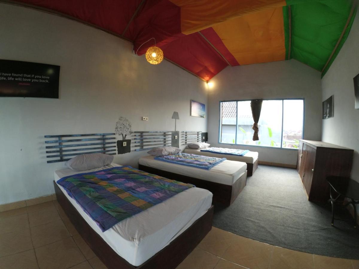 Local Hostel Amed Exterior photo
